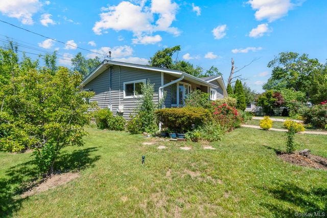 1 Hale Place, Roosevelt, NY 11575