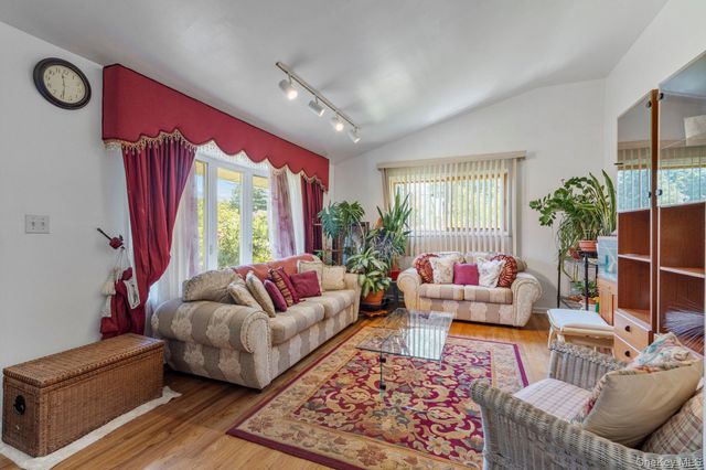 1 Hale Place, Roosevelt, NY 11575