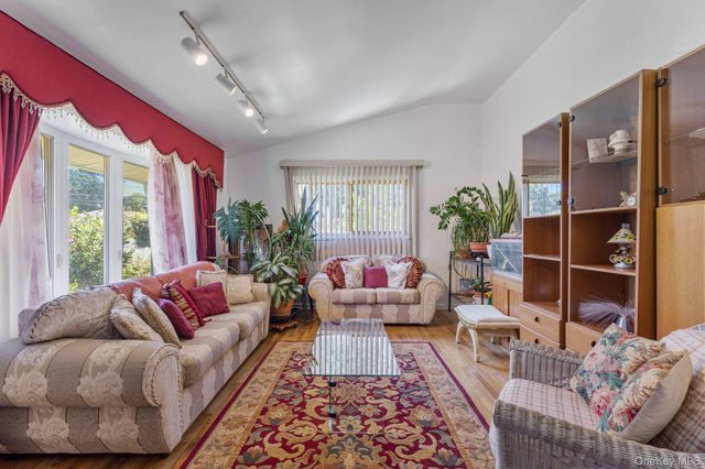 1 Hale Place, Roosevelt, NY 11575
