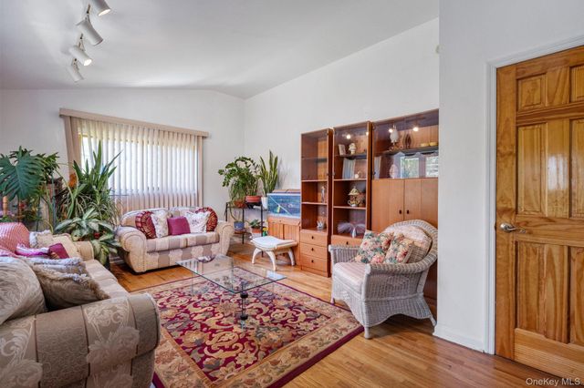 1 Hale Place, Roosevelt, NY 11575