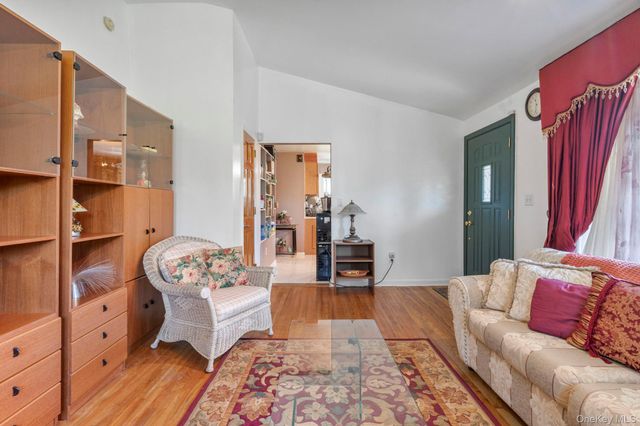 1 Hale Place, Roosevelt, NY 11575