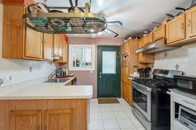 1 Hale Place, Roosevelt, NY 11575