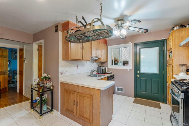 1 Hale Place, Roosevelt, NY 11575