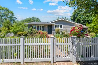 1 Hale Place, Roosevelt, NY 11575