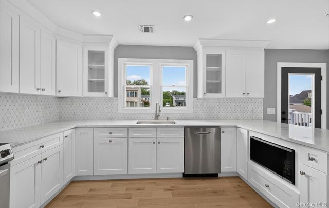851 W Bay Drive, West Islip, NY 11795