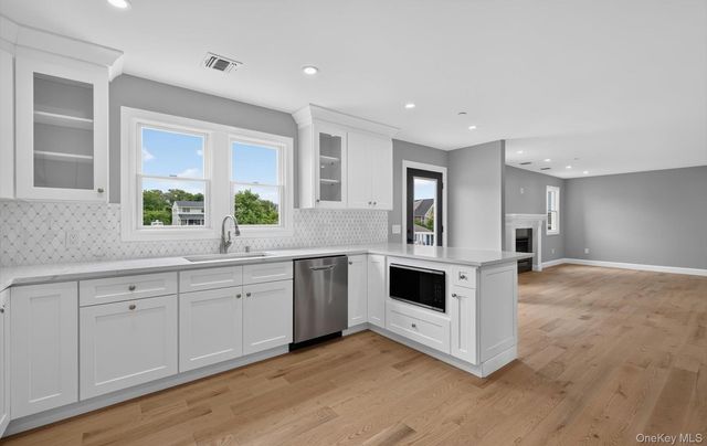 851 W Bay Drive, West Islip, NY 11795