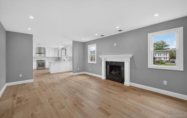 851 W Bay Drive, West Islip, NY 11795