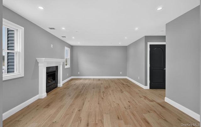 851 W Bay Drive, West Islip, NY 11795