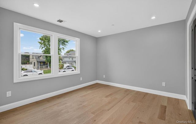 851 W Bay Drive, West Islip, NY 11795