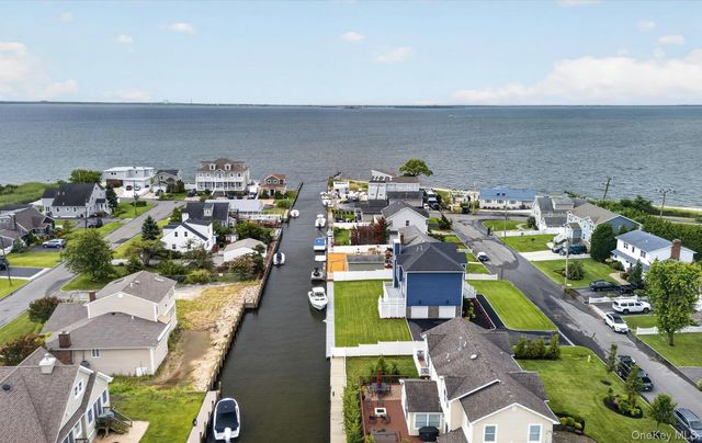 851 W Bay Drive, West Islip, NY 11795
