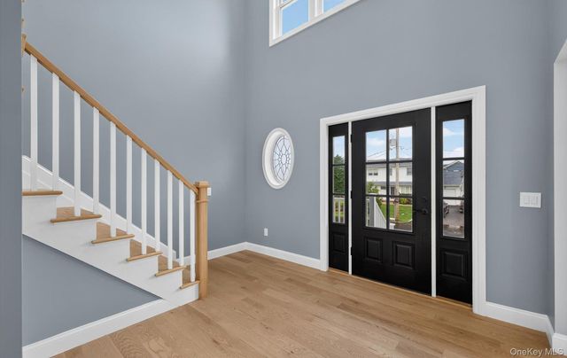 851 W Bay Drive, West Islip, NY 11795