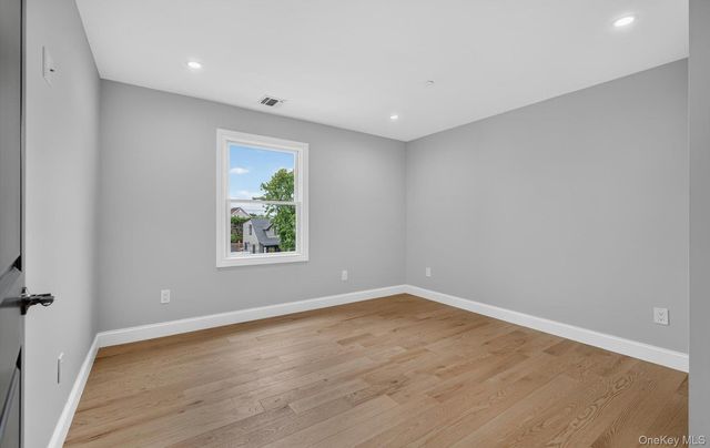 851 W Bay Drive, West Islip, NY 11795