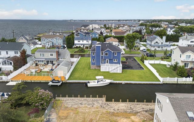 851 W Bay Drive, West Islip, NY 11795