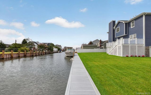 851 W Bay Drive, West Islip, NY 11795