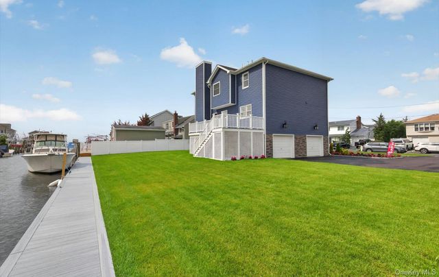 851 W Bay Drive, West Islip, NY 11795