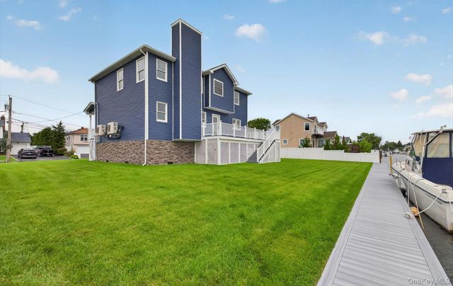 851 W Bay Drive, West Islip, NY 11795