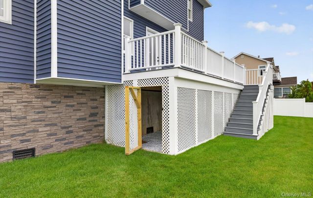 851 W Bay Drive, West Islip, NY 11795