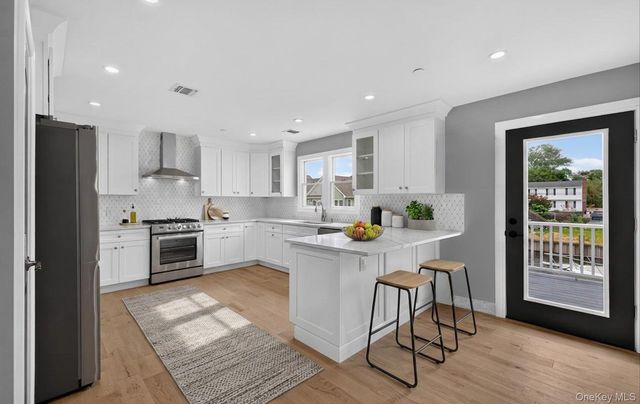 851 W Bay Drive, West Islip, NY 11795
