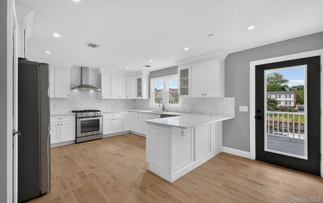 851 W Bay Drive, West Islip, NY 11795