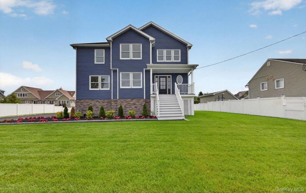 851 W Bay Drive, West Islip, NY 11795