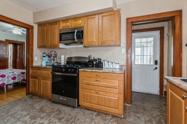 950 Sycamore Road, Dekalb, IL 60115
