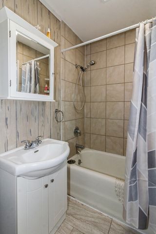 950 Sycamore Road, Dekalb, IL 60115