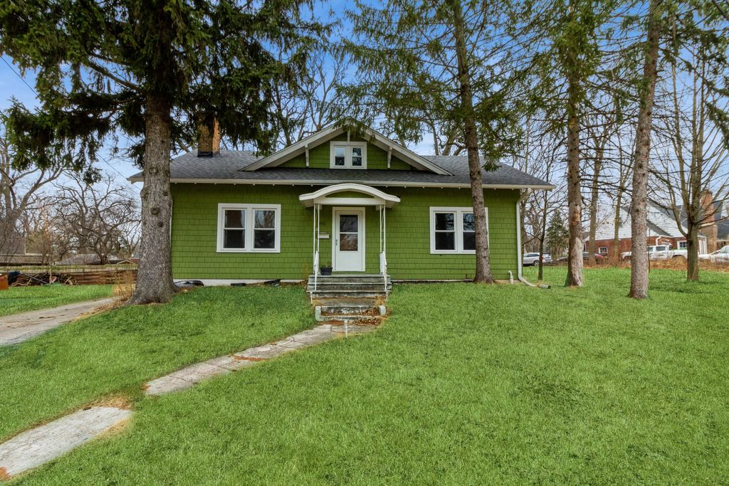 950 Sycamore Road, Dekalb, IL 60115