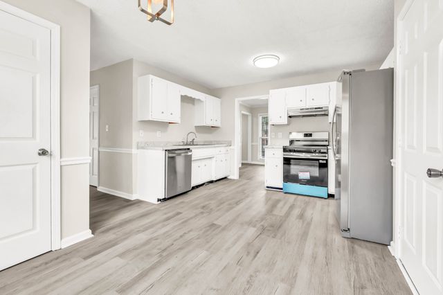 1025 Dandelion Dr, Clarksville, TN 37042