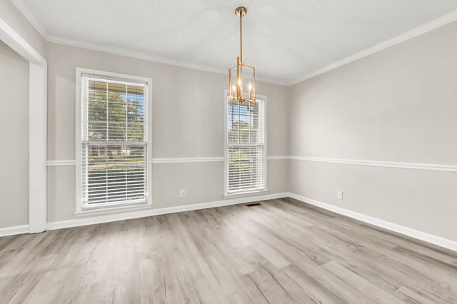 1025 Dandelion Dr, Clarksville, TN 37042