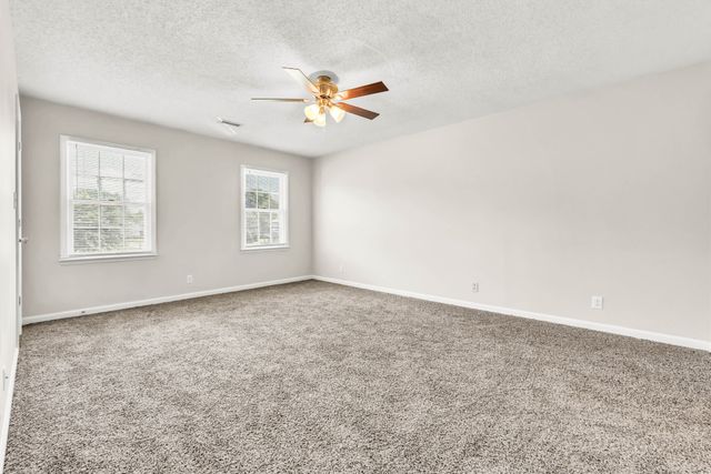 1025 Dandelion Dr, Clarksville, TN 37042