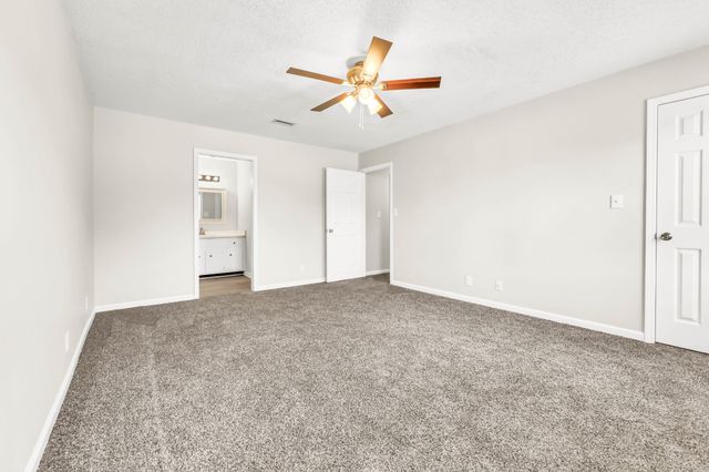 1025 Dandelion Dr, Clarksville, TN 37042