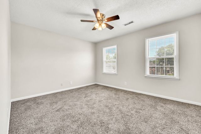 1025 Dandelion Dr, Clarksville, TN 37042