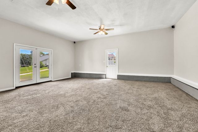 1025 Dandelion Dr, Clarksville, TN 37042