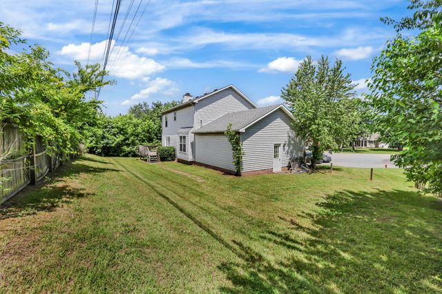 1025 Dandelion Dr, Clarksville, TN 37042