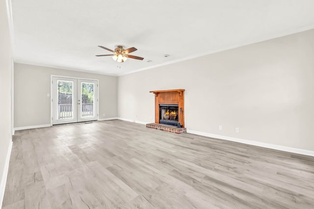 1025 Dandelion Dr, Clarksville, TN 37042