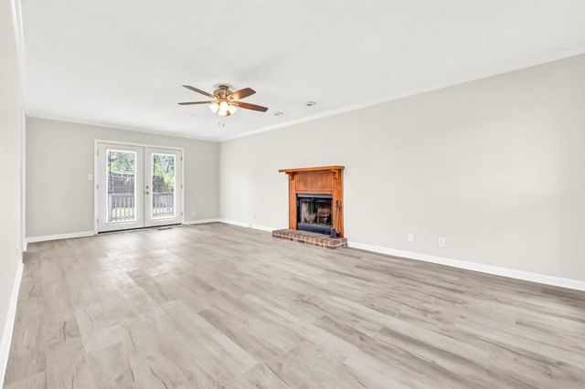 1025 Dandelion Dr, Clarksville, TN 37042