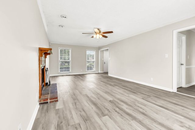1025 Dandelion Dr, Clarksville, TN 37042