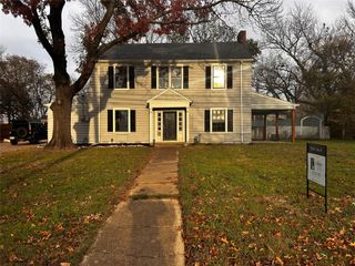 1102 N Preston Street, Ennis, TX 75119