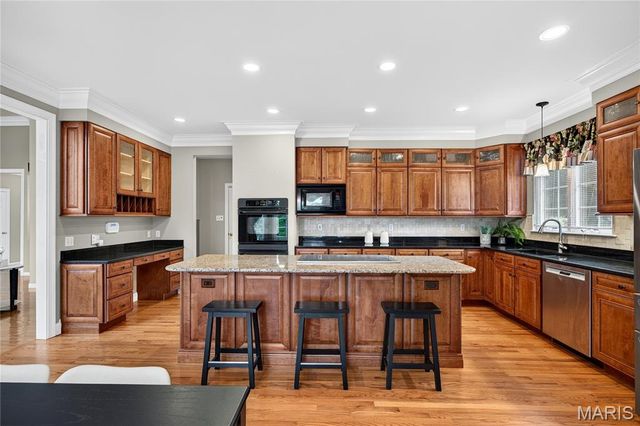 706 Abbottsford Court, Lake St Louis, MO 63367