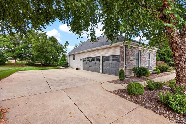 706 Abbottsford Court, Lake St Louis, MO 63367