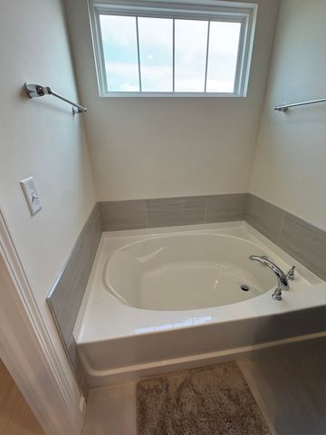 6211 Sandbelt Drive, Lisle, IL 60532