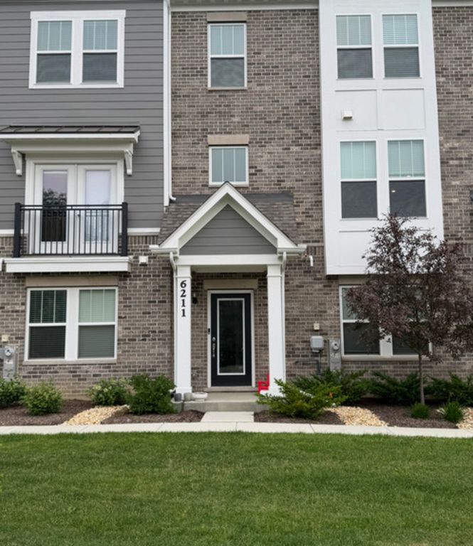 6211 Sandbelt Drive, Lisle, IL 60532