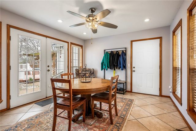 22578 Oakview Road, Siloam Springs, AR 72761