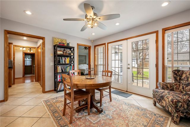 22578 Oakview Road, Siloam Springs, AR 72761