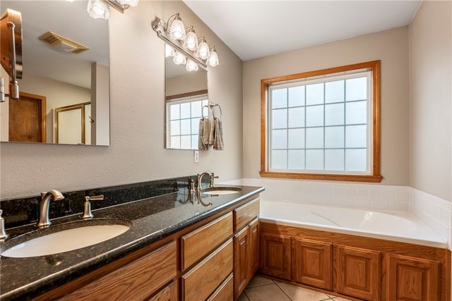 22578 Oakview Road, Siloam Springs, AR 72761