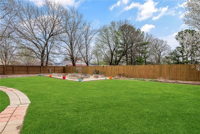 22578 Oakview Road, Siloam Springs, AR 72761