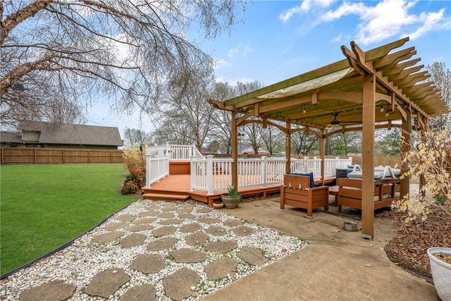 22578 Oakview Road, Siloam Springs, AR 72761