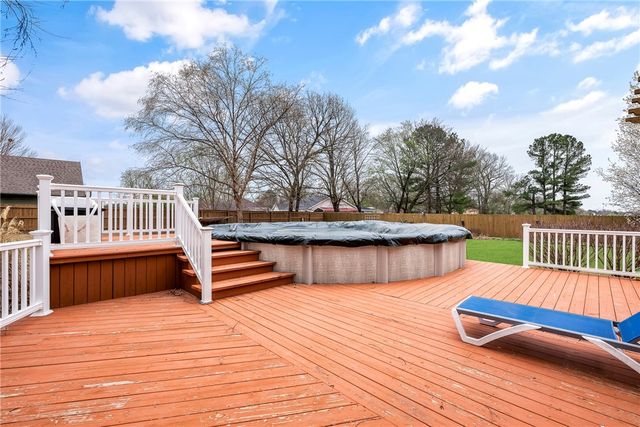 22578 Oakview Road, Siloam Springs, AR 72761