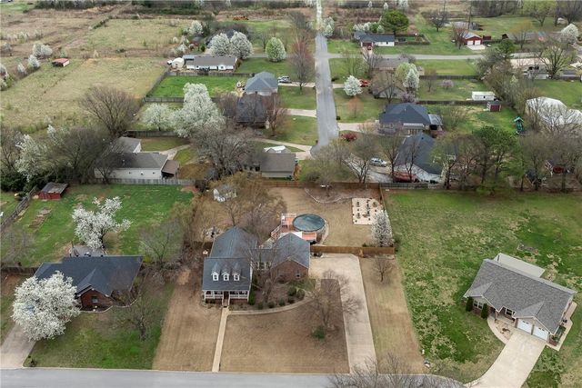 22578 Oakview Road, Siloam Springs, AR 72761