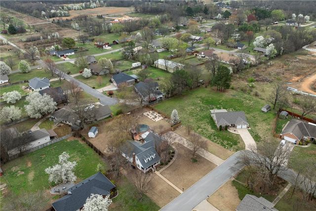 22578 Oakview Road, Siloam Springs, AR 72761